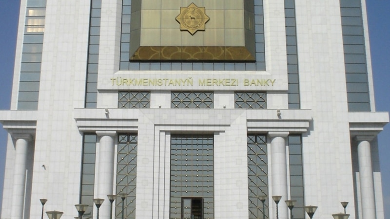 Türkmenistanda walýuta bank hasaplarynyň eýelerine pul serişdesi dollaryň resmi kursy boýunça diňe manatda berler