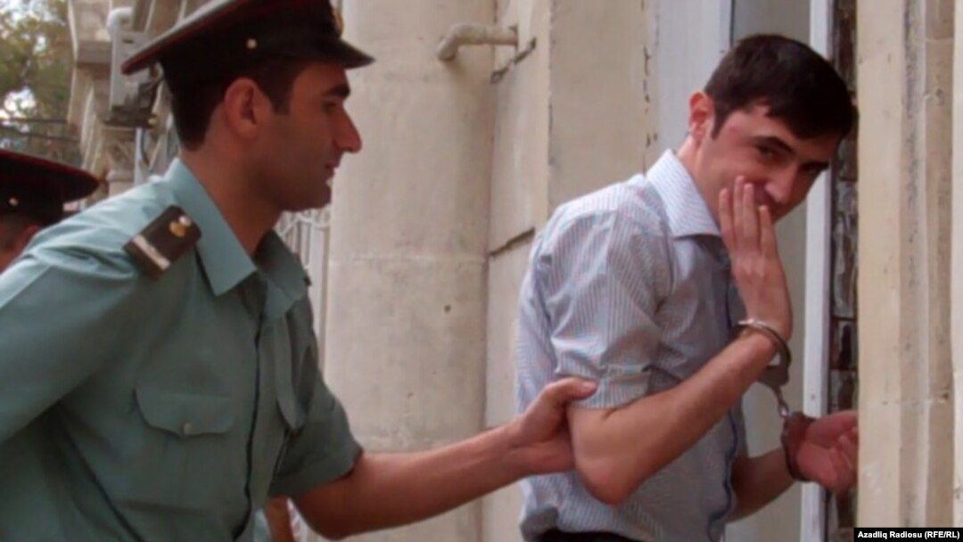 Tural Abbaslı həbs olunan zaman. Bakı, 19 Sentyabr, 2011