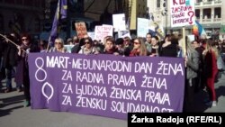Procene govore da je svaka treća žena bila žrtva jedne vrste nasilja, saopštio je zaštitnik građana povodom 8. marta. Na slici: Protest povodom Međunarodnog dana žena u Beogradu 2016.