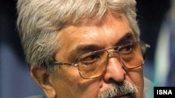 محمد سیف‌زاده، یکی از اعضای مؤسس کانون مدافعان حقوق بشر