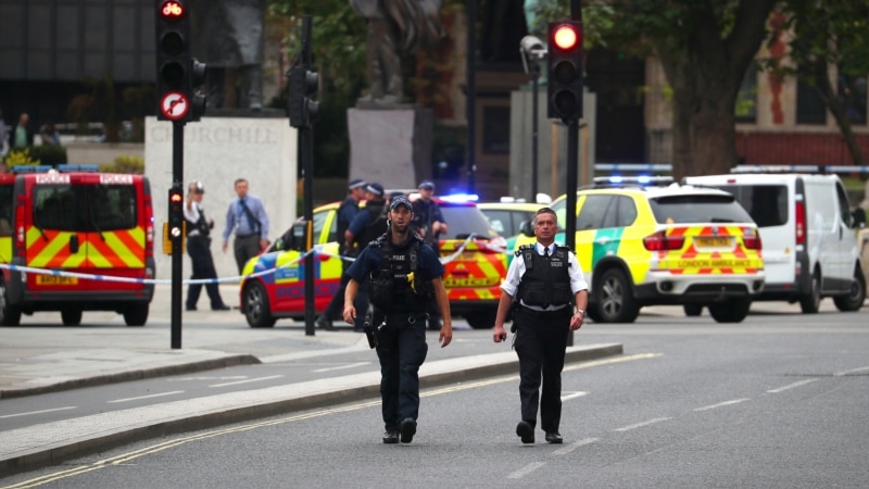 Уапсен возачот кој со автомобил удрил во бариера  кај британскиот парламент  