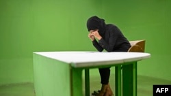 تصویر ستودیوی یکی از تلویزونها در افغانستان - (آرشیف) 