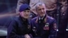Адам Кадыров получает памятную медаль из рук важного полицейского генерала