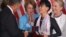 Aung San Suu Kyi (a doua din dreapta) primește Medalia Congresională de Aur,19 septembrie 2012.