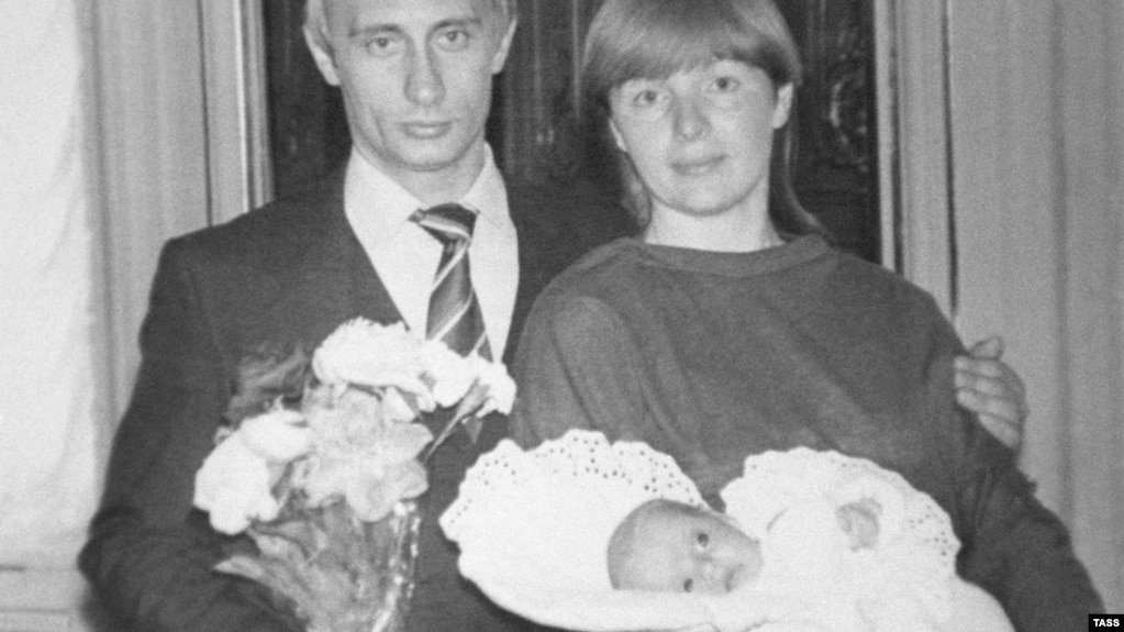 Владимир Путин с женой и дочерью, 1985 год