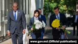 Ambasadorul SUA, Dereck J Hogan, prim-ministra Maia Sandu și ministrul Afacerilor Interne, Andrei Năstase, 11 septembrie 2019