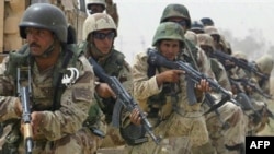  Iraqi soldiers take combat position during a search for insurgents south of Ba'qubah.