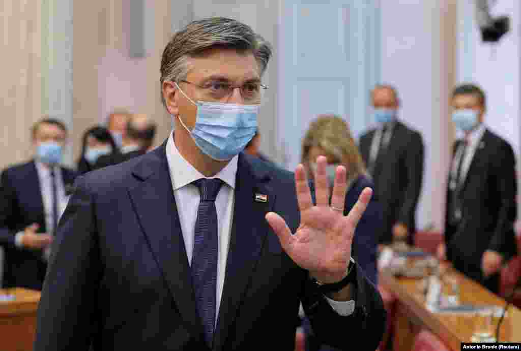 РУСИЈА - Премиерот Андреј Пленковиќ денеска најави можност Хрватска да ја увезе руската вакцина Спутник V против коронавирус. Тоа сепак ќе зависи од одобрувањето на Европската Агенција за лекови. Пленковиќ изјави дека Русија е подготвена да ја достави вакцината во Хрватска.