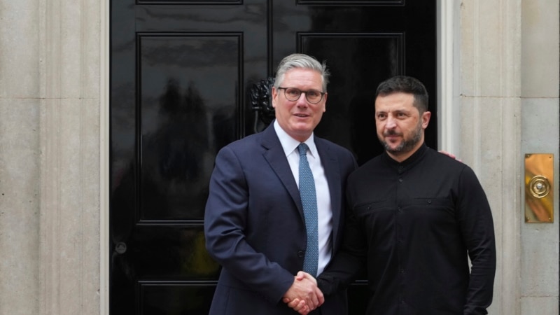 Starmer takohet me Zelenskyn në Londër, në prag të takimit Trump-Putin