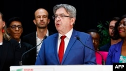 Fondatorul partidului de stânga La France Insoumise (LFI,) Jean-Luc Melenchon, ține un discurs după anunțarea exit poll-urilor turului II al alegerilor parlamentare anticipate din Franța.