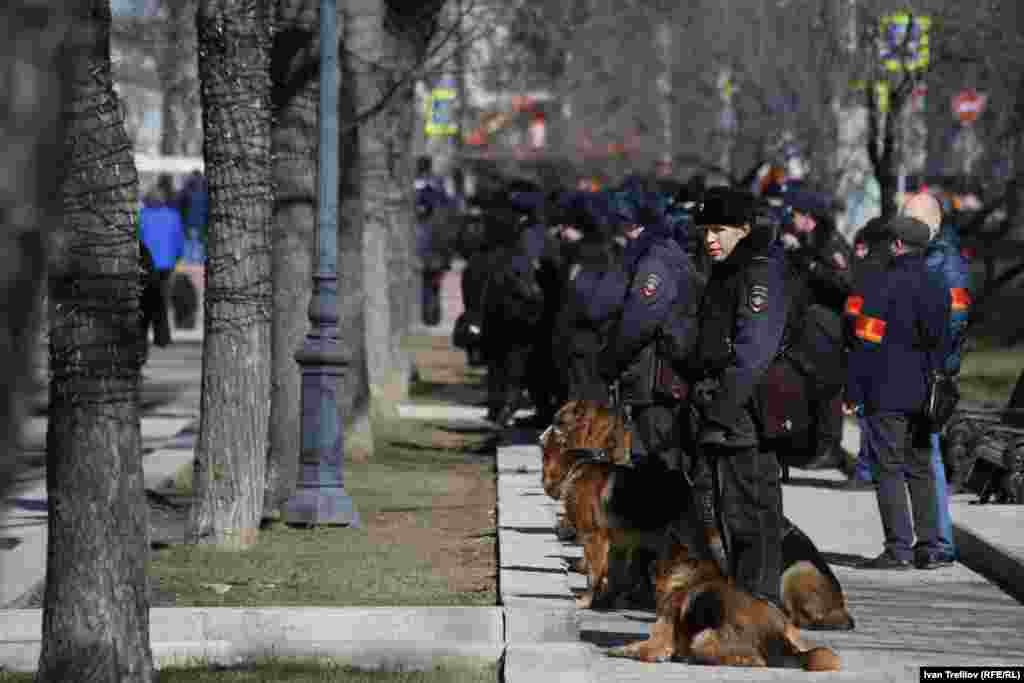 По данным полиции, в акции в Москве участвовало около восьми тысяч человек, сами же активисты сообщили о 20&nbsp;тысячах.