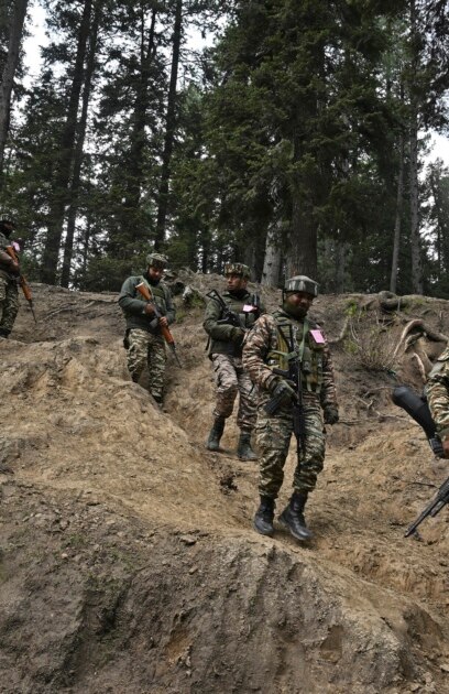 Смъртоносна атака срещу туристи в конфликтен район изостри отношенията между