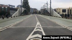 Most u Mitrovici koji kao granica severnog i južnog dela grada