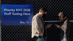 Люди в очереди на сдачу тестов на COVID-19 в Бруклине, Нью-Йорк. 8 октября 2020 года.