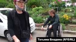 Татьяна и Анна Цыбина на прогулке