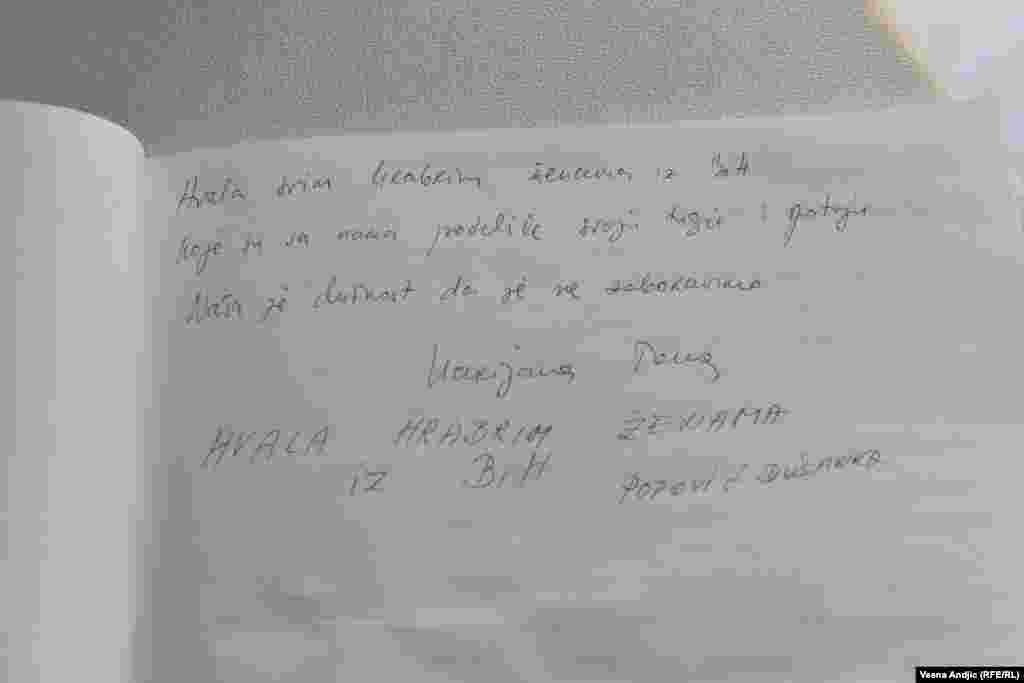 Doprinos kulturi suočavanja sa prošlošću i pomirenja u regionu &ndash; glavni su ciljevi ove tematske nedelje. &bdquo;Čitajte naše poruke i naše želje, od kojih je najveća pravda za preživjele, ali i kazna za počinioce&ldquo;, poručila je na otvaranju Midheta Kaloper Oruli, jedna od žena žrtava seksualnog nasilja u ratu. &nbsp;