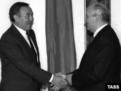 Нұрсұлтан Назарбаевтың СССР-дің тұңғыш және соңғы президенті Михаил Горбачевпен кездесуі. Мәскеу. 25 қыркүйек, 1990 жыл.