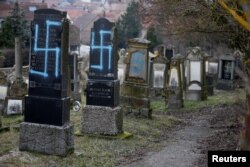 Morminte profanate într-un cimitir evreiesc din Alsacia