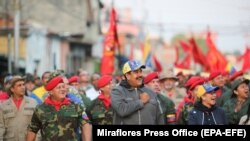 Николас Мадуро встречается с военнослужащими 4 февраля