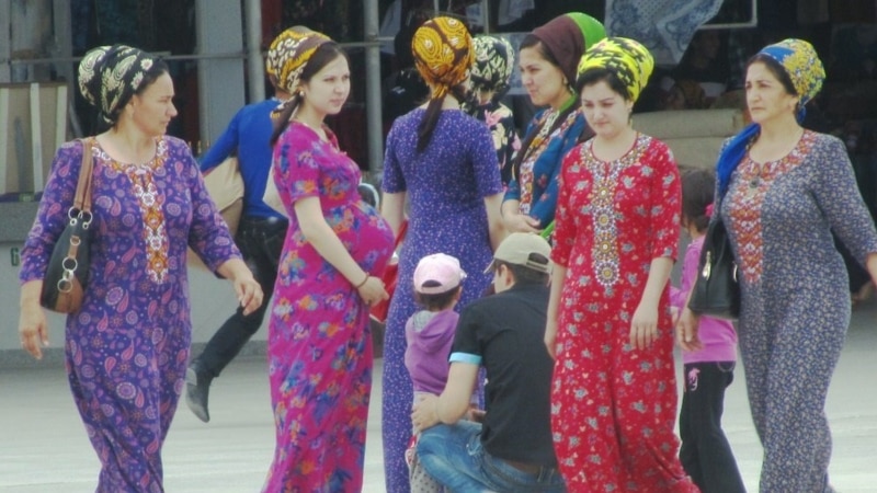 Türkmenistanda köp aýallyk soraga alynmaýan 'adaty ýagdaýa' öwrüldi