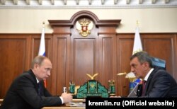 Рабочая встреча президента России Владимира Путина с губернатором Севастополя Сергеем Меняйло, июль 2016 года