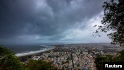 Cerul după ciclonul Fani la Visakhapatnam, India