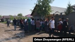 Саяжай тұрғындары үйдің сүрілуіне қарсылық танытып тұр. Астана, 25 шілде 2018 жыл
