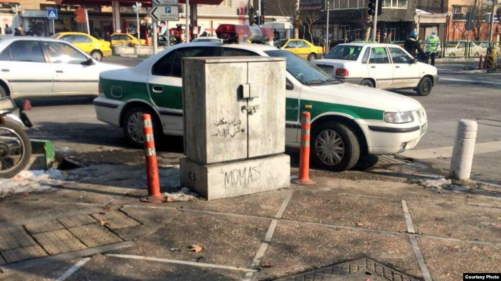 در روزهای گذشته نیز تعدادی از زنان معترض به حجاب اجباری بازداشت شدهاند.