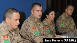 Pripadnici prvog kontingenta crnogorske misije u Avganistanu na konferenciji za novinare u Podgorici, 3. septembar 2010.