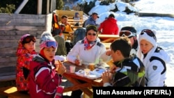 Караколдогу базанын эс алуучулары