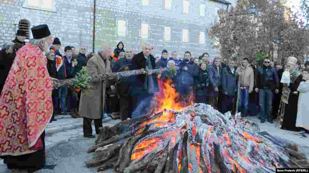 Orthodox Christians celebrate Christmas on January 7 in the Montenegrin capital, Podgorica. (RFE/RL/Savo Prelevic)