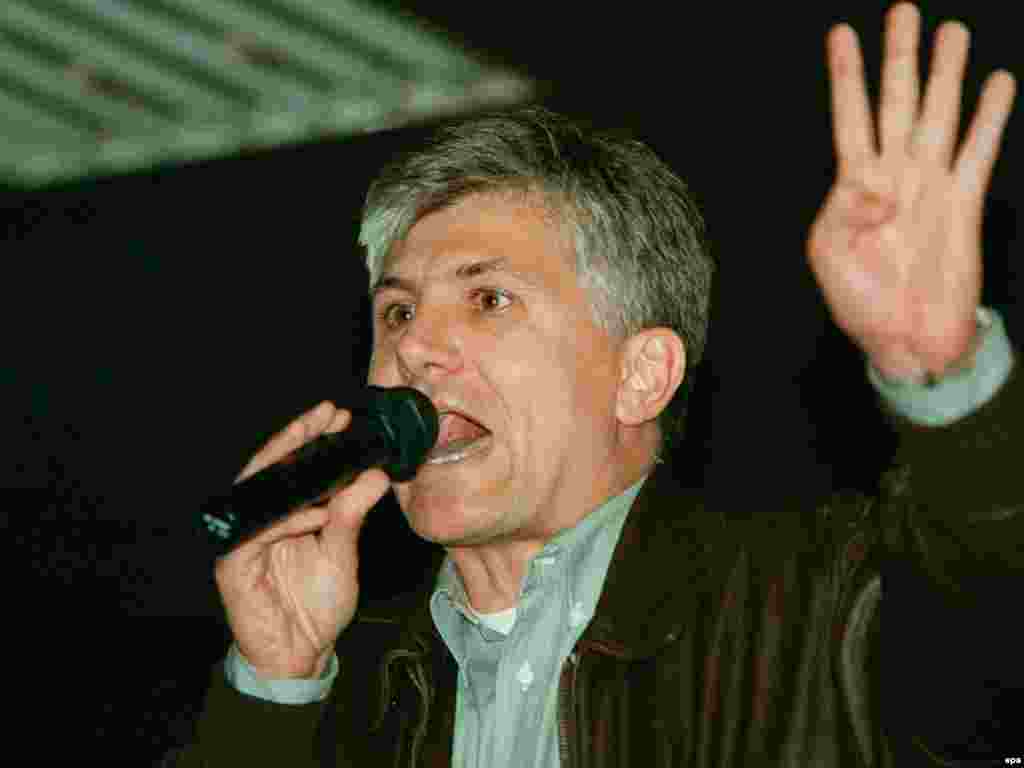 A strong opponent of Yugoslav President Slobodan Milosevic, Djindjic calls for a boycott of presidential and parliamentary elections during a demonstration in Belgrade on September 20, 1997.