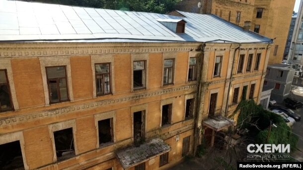 Історичний будинок на вулиці Грушевського, 4б у Києві