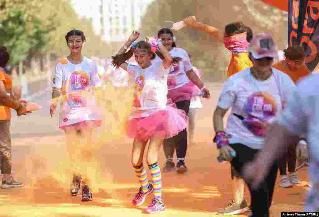 În cele 37 de evenimente organizate, peste 150.000 de participanți au luat parte la cea mai colorată cursă de alergare.