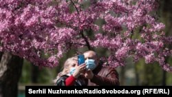 Недільне сонце вже завтра змінять дощі та грози