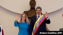 Nikolas Maduro sa suprugom Silijom Flores na polaganju predsedničke zakletve, Karakas, Venecuela, 10. januar 2025.