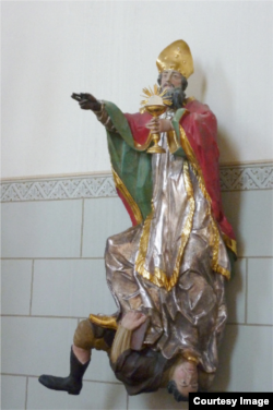 Августин попирает Пелагия. Скульптура в католическом храме Пресвятой Девы Марии Розария. Диллинген-ан-дер-Донау, Бавария.