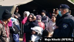 Сербия менен Хорватиянын ортосунда турган мигранттар