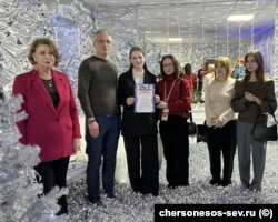 Сотрудники музея-заповедника наградили участников городского патриотического фестиваля «Верность отцам – верность Отчизне». Скриншот страницы официального сайта музея https://chersonesos-sev.ru