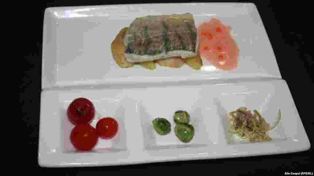 O improvizaţie din produsele ce i s-au pus la dispoziţie bucătarului din Uzbekistan.