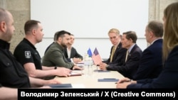 Зустріч президента України Володимира Зеленського з сенаторами США Річардом Блюменталем та Джеймсом Ленкфордом під час Національного молитовного сніданку в Києві. 23 серпня 2026 року
