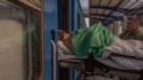 UKRAINE-RUSSIA-CONFLICT-WAR-EVACUATION-TRAIN