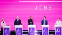 A vita résztvevői balról jobbra: Ursula von der Leyen, Nicolas Schmit, Terry Reintke, Sandro Gozi és Walter Baier