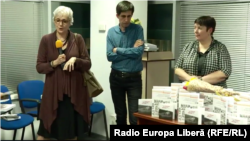 Oana Serafim, directoarea serviciului moldovenesc al Europei Libere, Iulian Ciocan, realizatorul „Realității cu amănuntul”, și Valentina Ursu, coordonatoarea „Jurnalului săptămâna la Europa Liberă”.