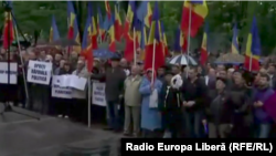 Protest în fața Parlamentului de la Chișinău, 14 mai 2017