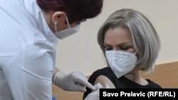 Minitrica zdravstva Crne Gore Jelena Borovinić Bojović se vakciniše