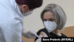 Minitrica zdravstva Crne Gore Jelena Borovinić Bojović se vakciniše