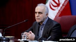 فرهاد دژپسند، وزیر امور اقتصاد و دارایی ایران