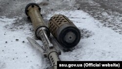 У СБУ заявили, що «терористи здійснили дистанційне встановлення протипіхотних осколкових мін натяжної дії ПОМ-2 на території житлового сектору».