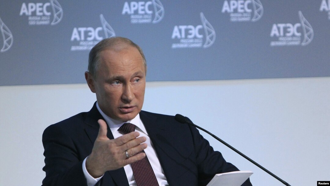 Russian President Vladimir Putin addresses international businessmen gathered ahead of the APEC summit in the eastern Russian port city of Vladivostok on September 7.